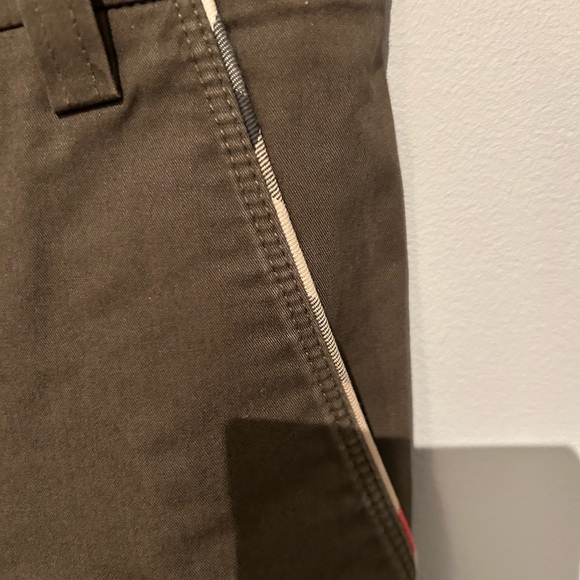 Burberry women’s shorts. Olive green. Size UK12. Very good condition. - Picture 4 of 10